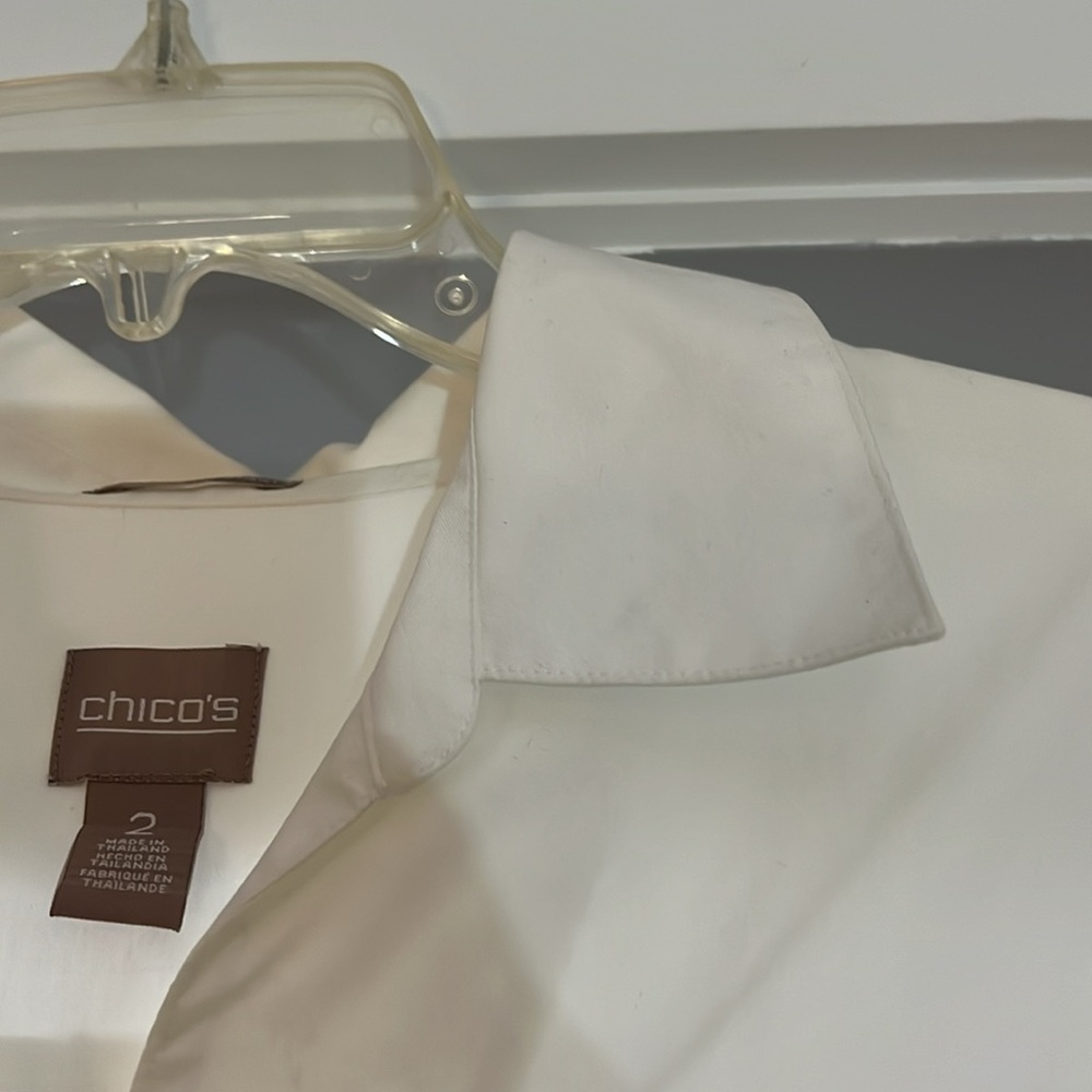 Chicos size 2 white wrinkle resistant 100 percent cotton blouse - Picture 5 of 6